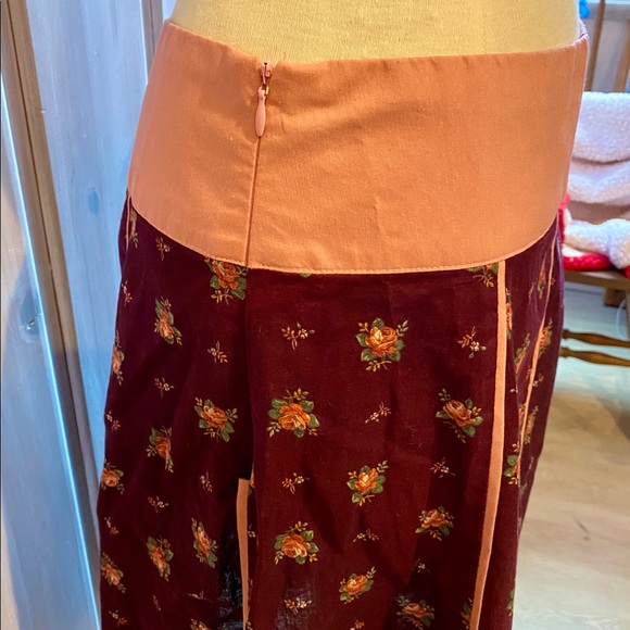 Skirt - Picture 2 of 3